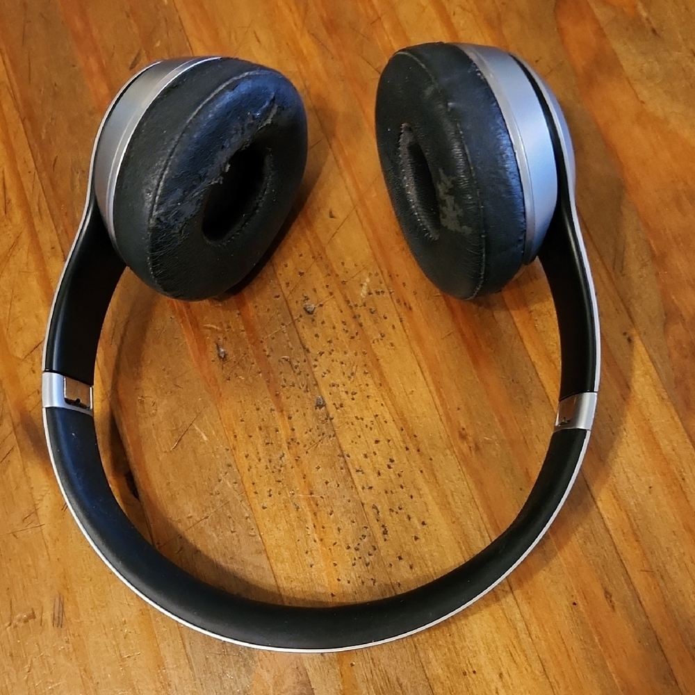Beats by Dre Solo Wireless - Picture 4 of 5